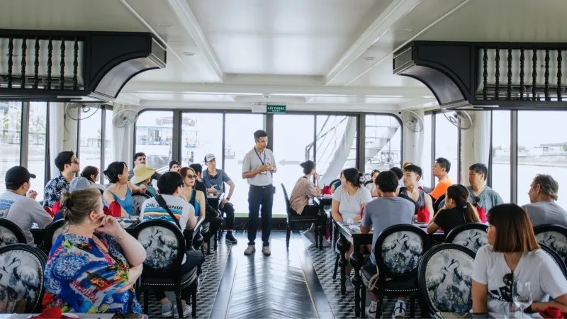 Listen to the cruise briefing