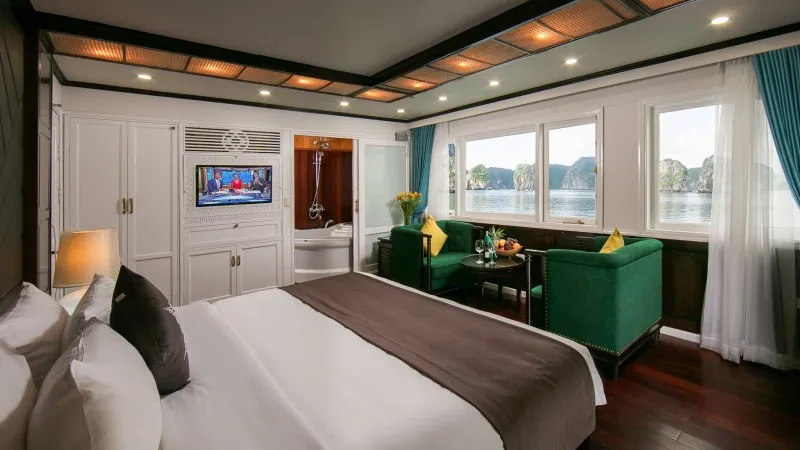 Spacious Room with Broad Window