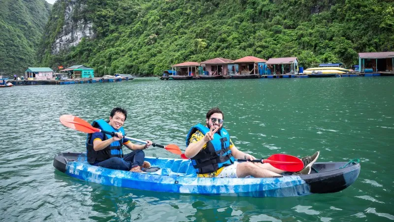 Travelers happy with the kayaking activity