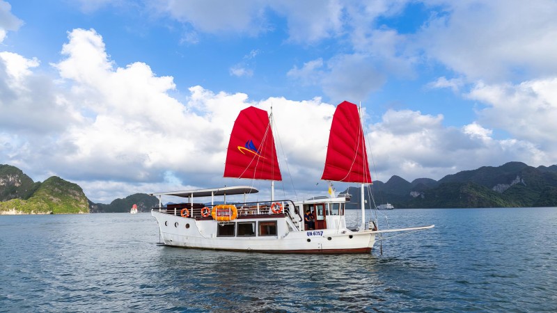 Amazing Sails Explorer Private Cruise