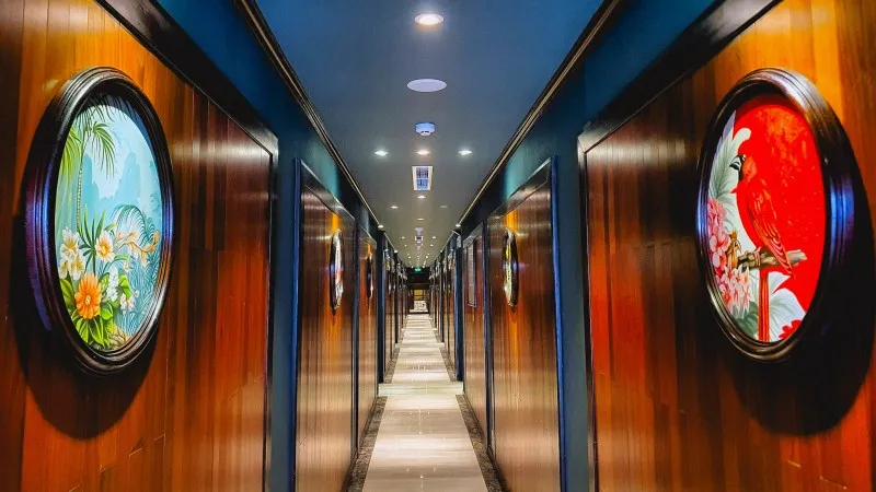 Intricate decoration in corridor