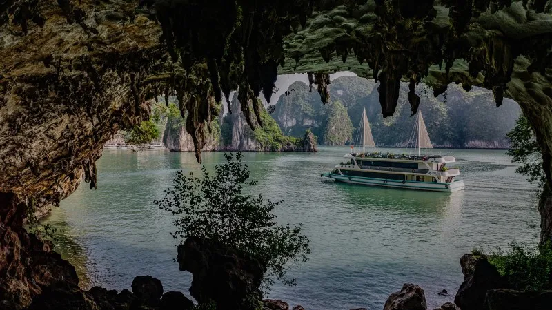 Amethyst Cruise from poetic bay view