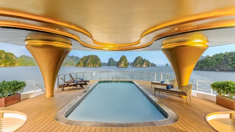 Majestic Bay View From The Pool