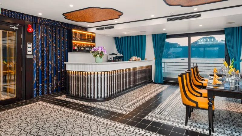 Bar Counter with pretty Bay view