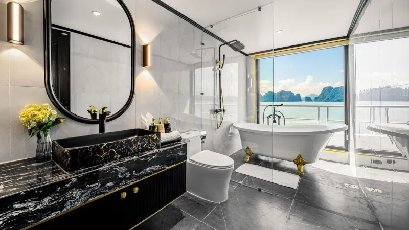 Pretty bay view from the Bathroom