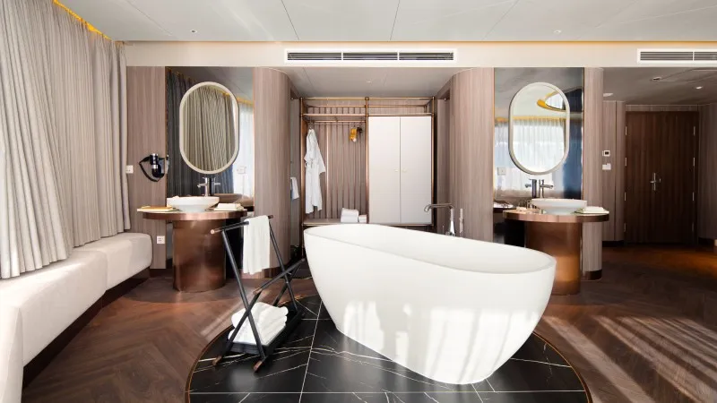 The spacious and luxurious bathroom