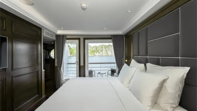 See the beauty of the bay in the balcony