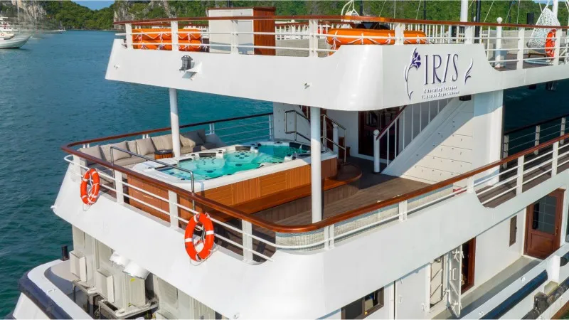 The jacuzzi from the sky view