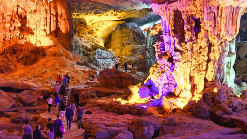 Magnificent Sung Sot Cave