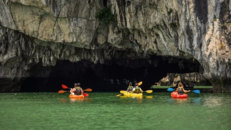 Kayaking in Luon Cave