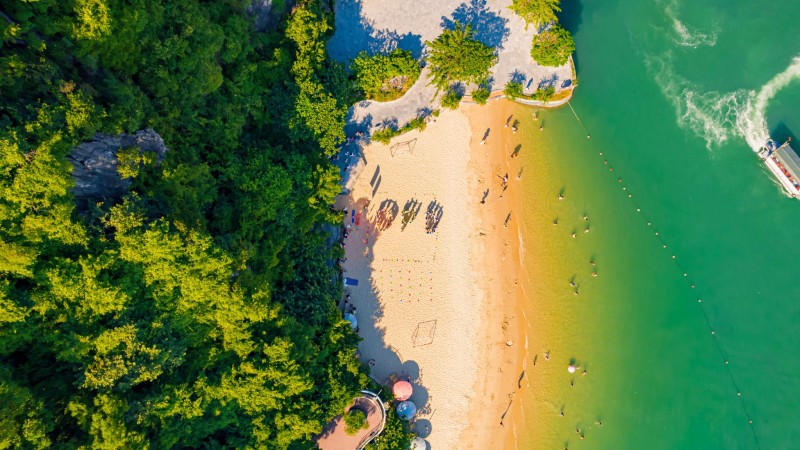 Participe en muchas actividades divertidas de playa en la Isla Titop