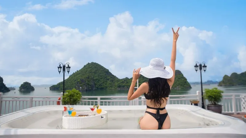 Sundeck Jacuzzi