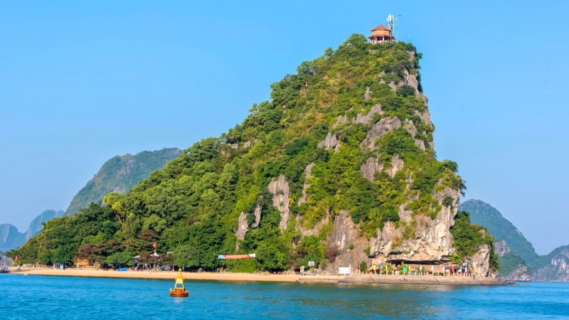 Titop Island lets you unwind with its tranquil beach and stunning landscape of the bay