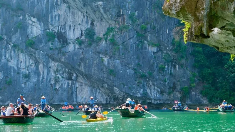 Bamboo boating in Luon Cave