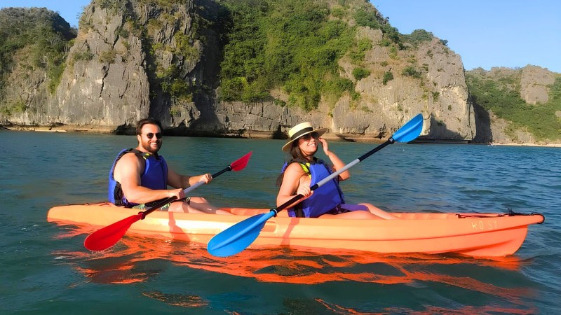 Kayaking to discover the mysterious Dark & Bright Cave