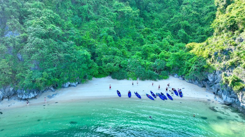 Relaxing time on the pristine beach of Cap La Island