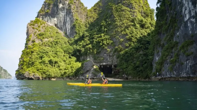 Kayaking In Trinh Nu