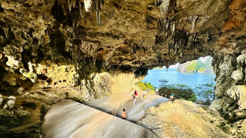 Admire the awe-inspiring bay view in the secluded area of Halong