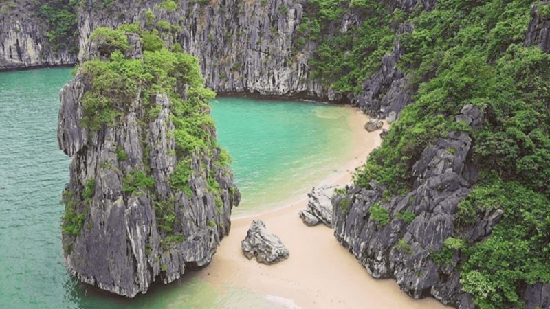 3d2n cruise gives a great chance to visit the hidden gem of Lan Ha Bay.