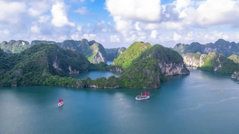 Explore the stunning Halong Bay