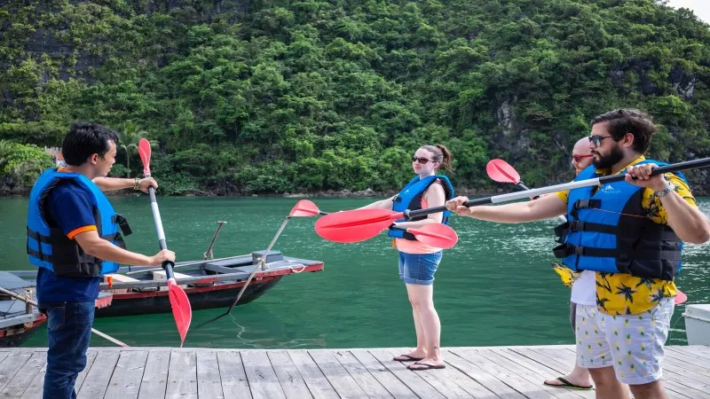 Practice kayak with the guide