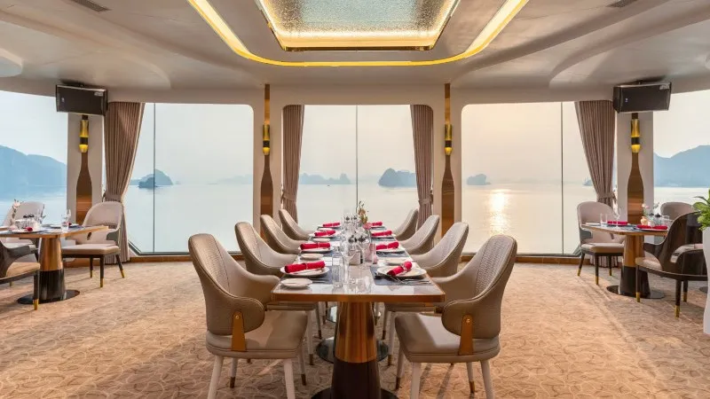 Have meals and see the bay