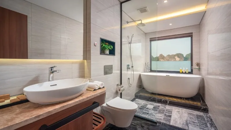 Ocean-view Bathtub