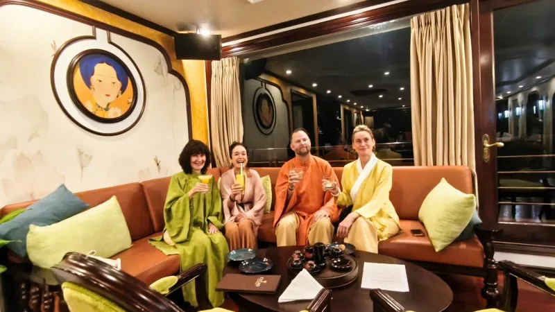 Try Vietnamese Traditional Clothes