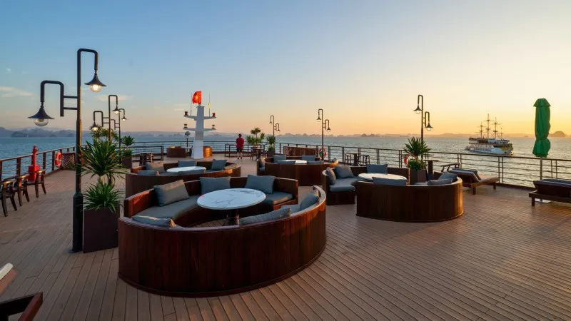 Vast sundeck