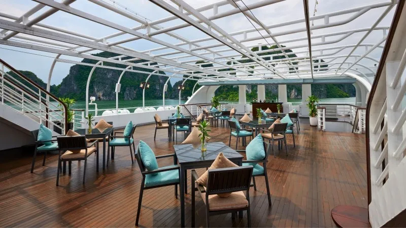 Airy Sundeck Lounge
