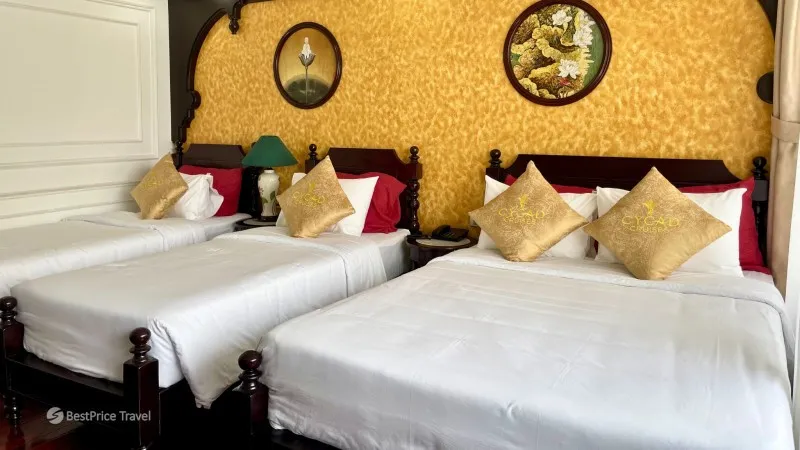 1 King bed & 2 Twin beds