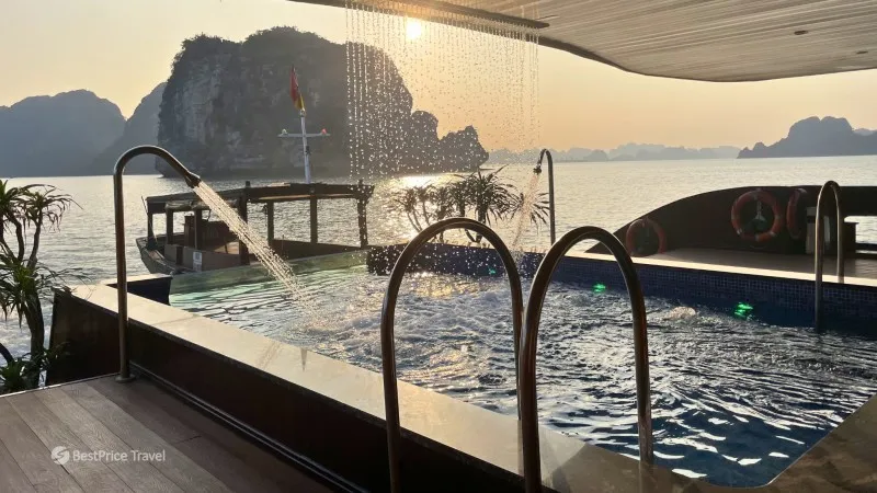 Jacuzzi with expansive view