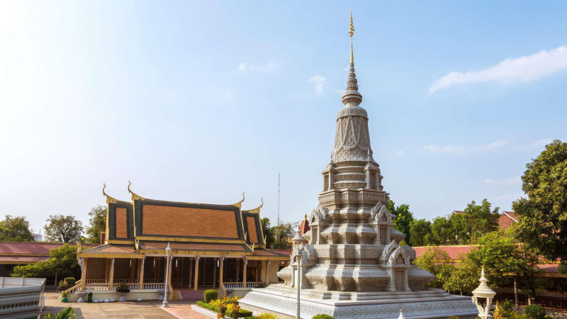 Admire wonderful Silver Pagoda