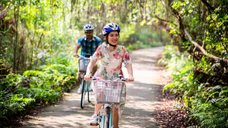 Cycling to the Viet Hai Village