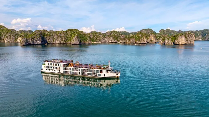 5-star cruise in Lan Ha Bay