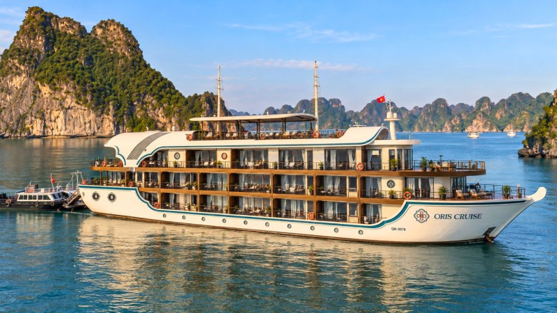 Oris Cruise Van Don Bay