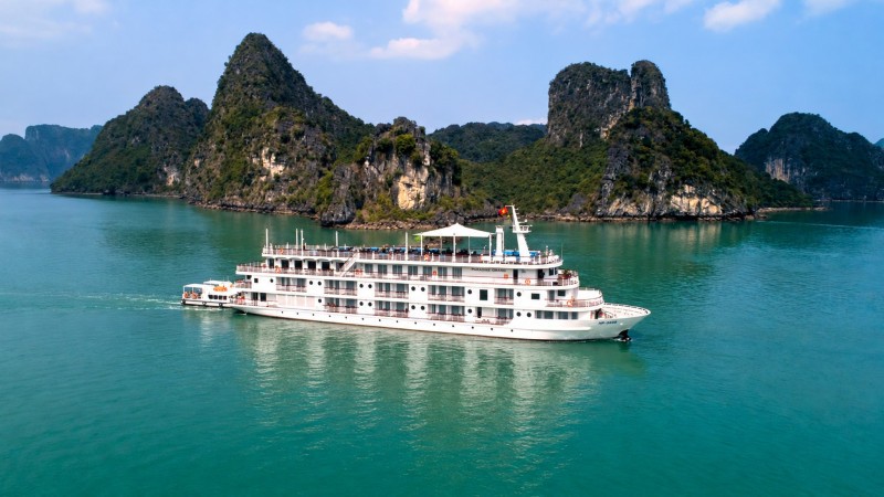 Paradise Grand Cruise Halong Bay