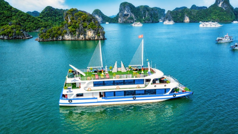 Queen Luxury Day Cruise Halong Bay