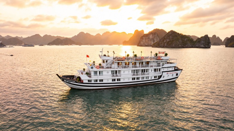 Cozy Bay Grand Cruise