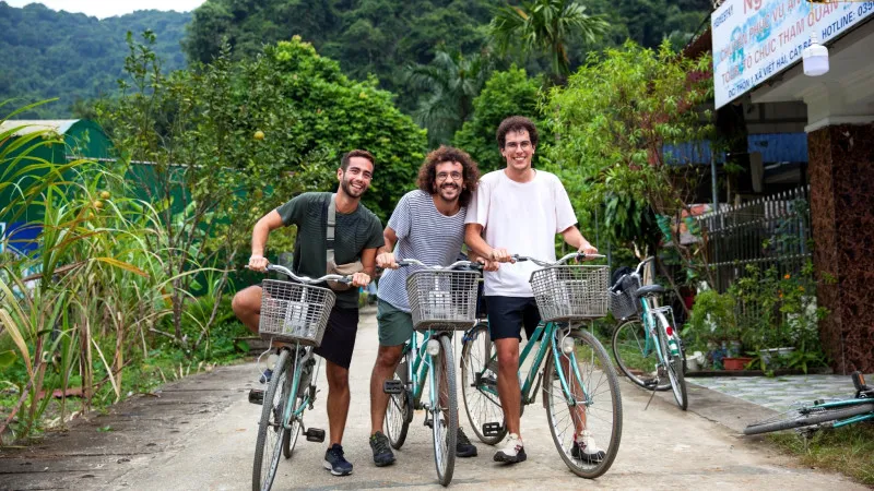 Cycle In Viet Hai, Cat Ba