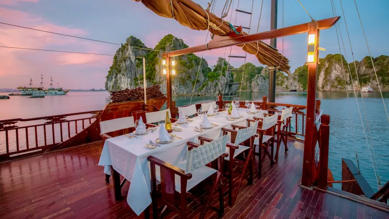 Impressive outdoor dinner on junk boat