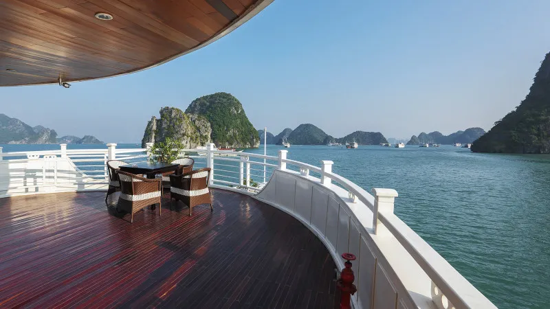 Front Deck Mid-range Cruise Seating