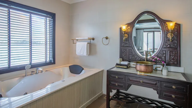 Wide bathroom space
