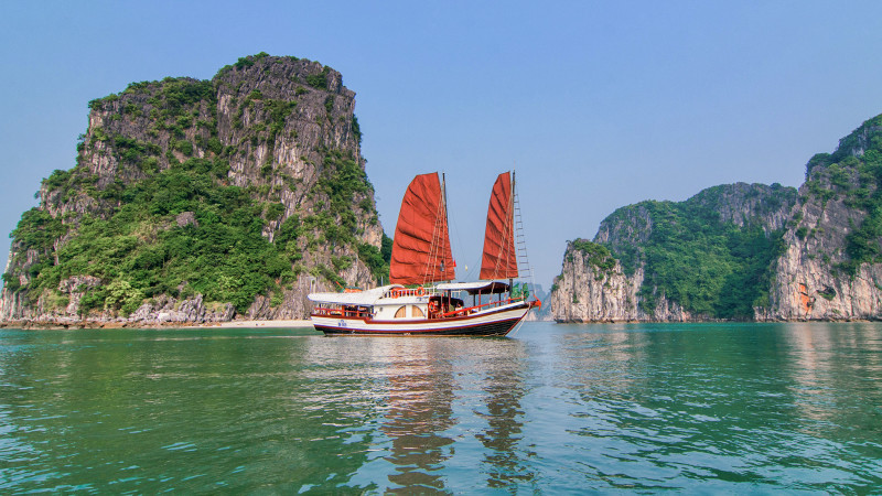 L'amour Private Junk Halong Bay