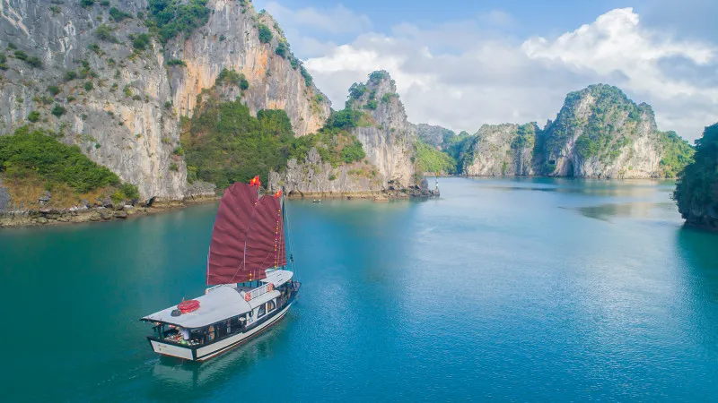 Private honeymoon amid Bai Tu Long