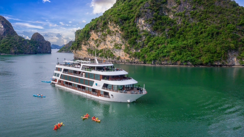Le Theatre Cruise Halong Bay