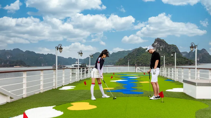 Luxury Mini Golf On Board