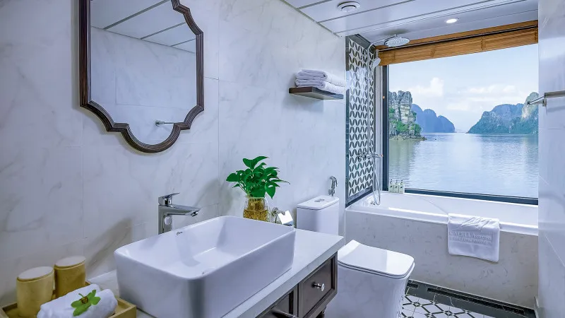 Equipped with ocean-view bathtub