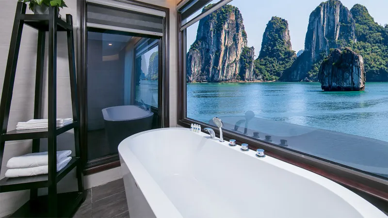 Ocean view bathtub