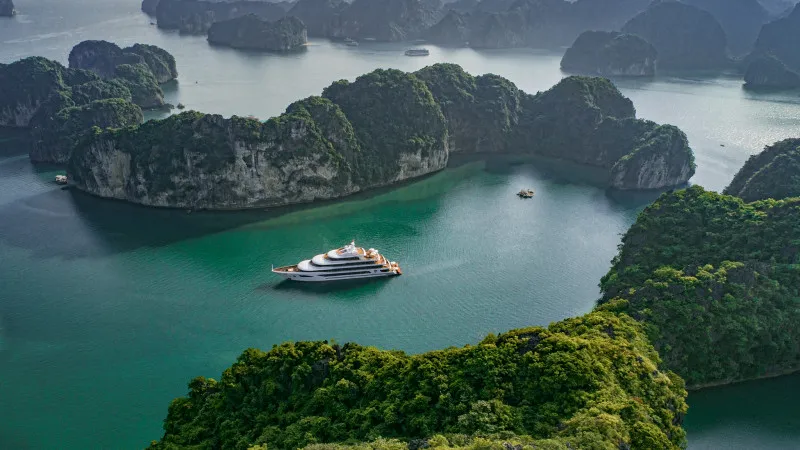 Sailing through majestic Lan Ha Bay